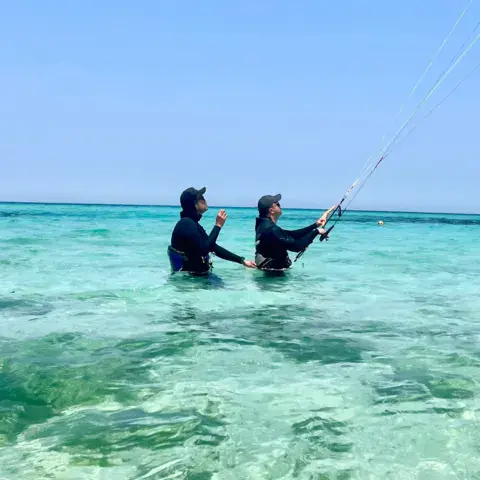 Cours de kitesurf en eau peu profonde