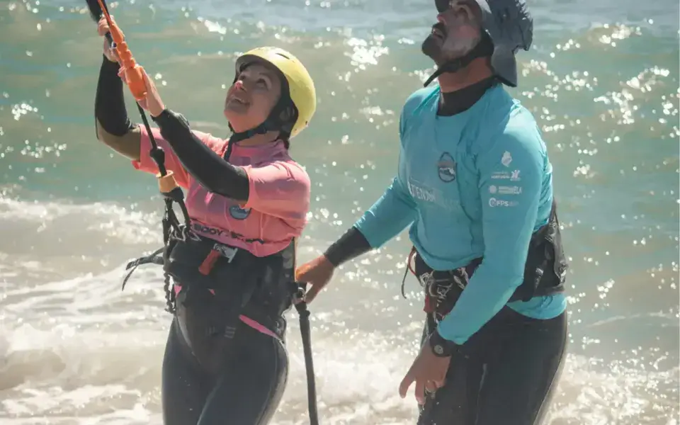 Cours de kitesurf sur la plage