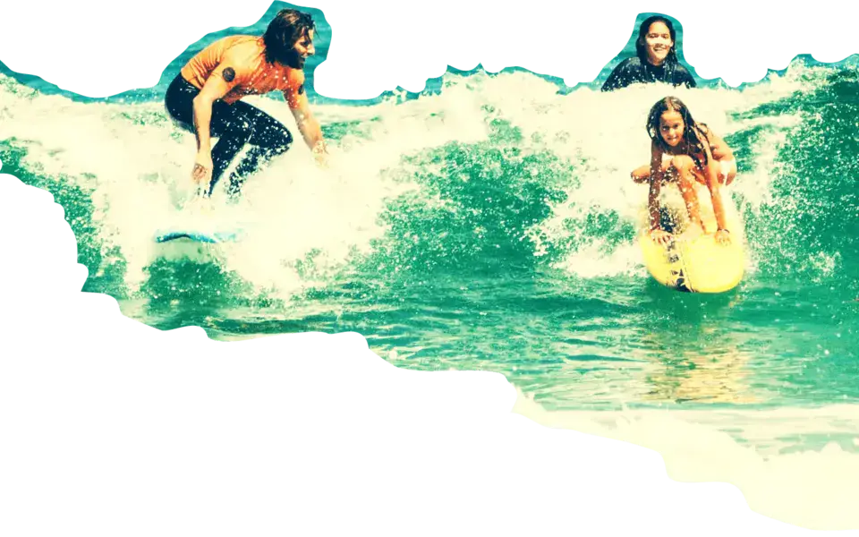 Surfeurs sur une vague