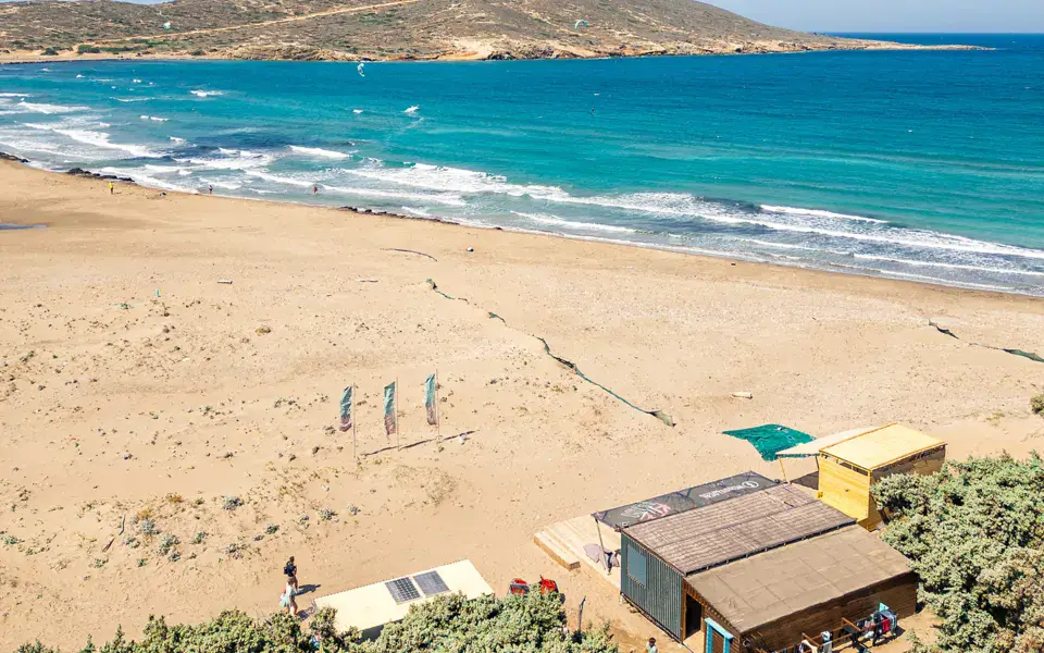 Vue aérienne de la plage et du centre