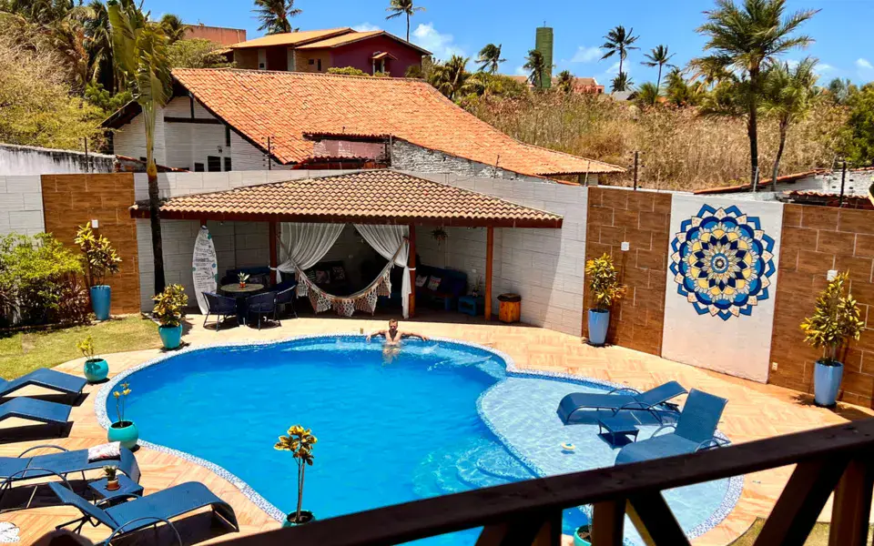 Piscine et cour de la pousada vues depuis le balcon