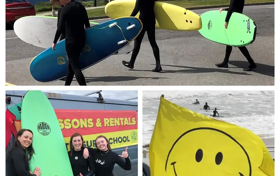 Moniteurs avec des planches souples, et le drapeau jaune de l'école