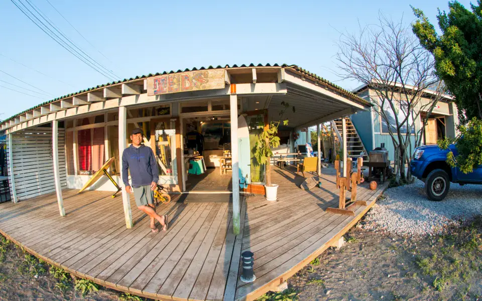Façade de la boutique en bois