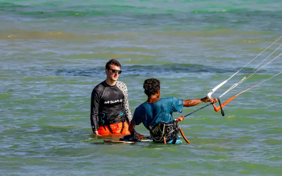 Cours de kitesurf dans le lagon