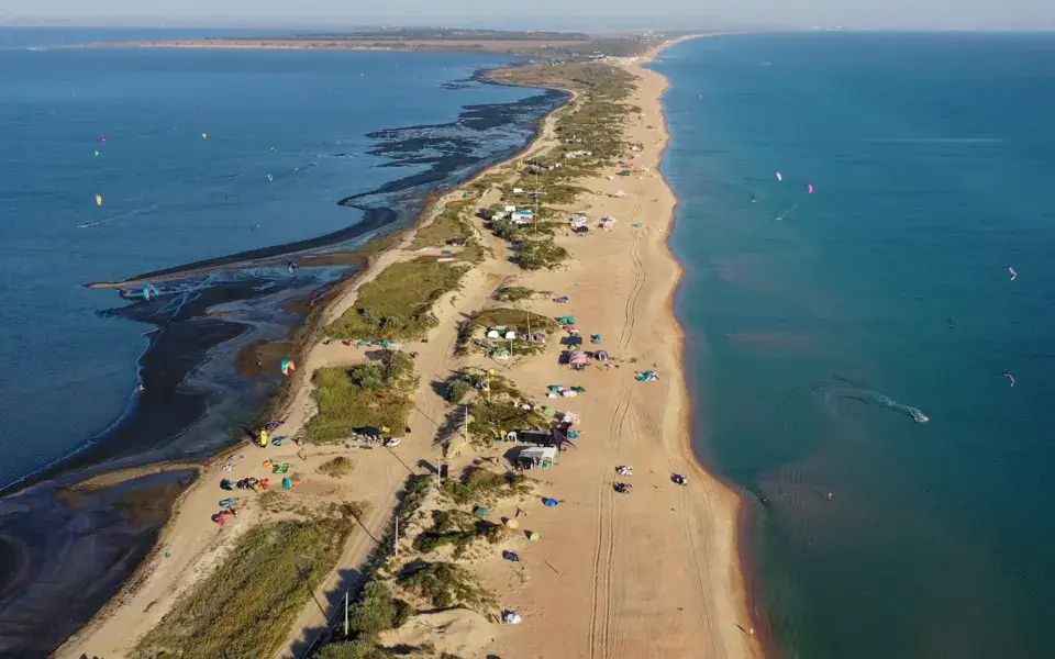 Vue aérienne de la flèche, entre le liman et la mer