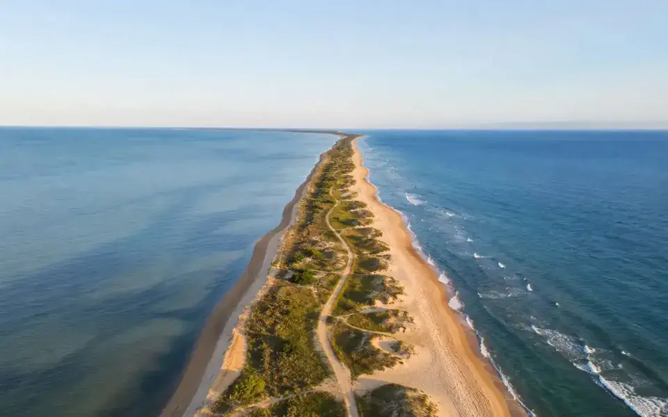 Vue aérienne de la flèche de sable, entre le liman et la mer